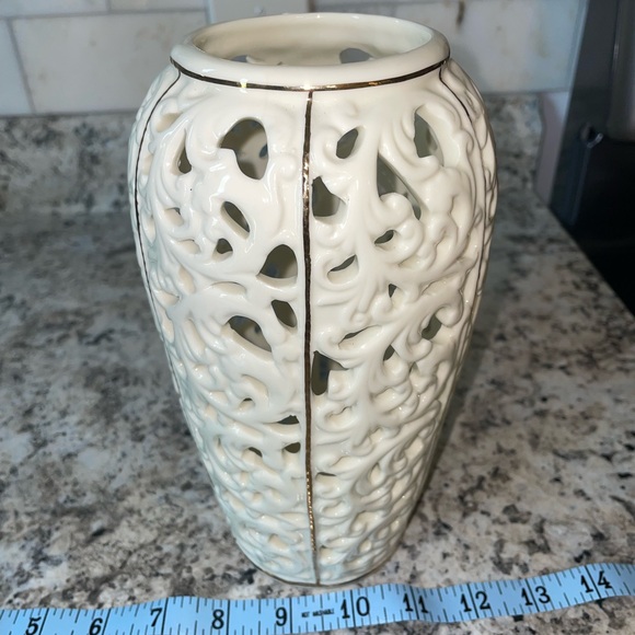 Vintage Blanc De Chine Porcelain Vase with Gold Trim - Picture 6 of 6